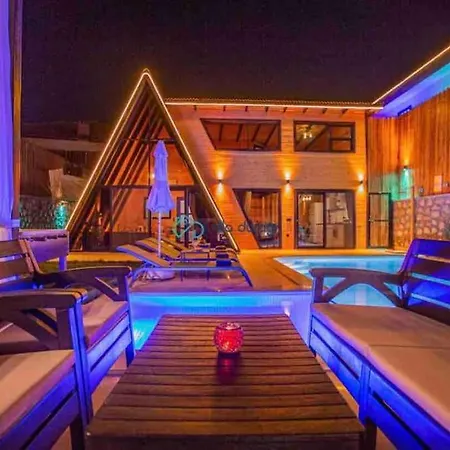 With Private Pool And Jacuzzi In Antalya Patara Vilă